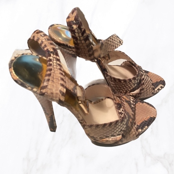 Michael Kors Jet Set leather animal print heels 9 - Picture 4 of 5